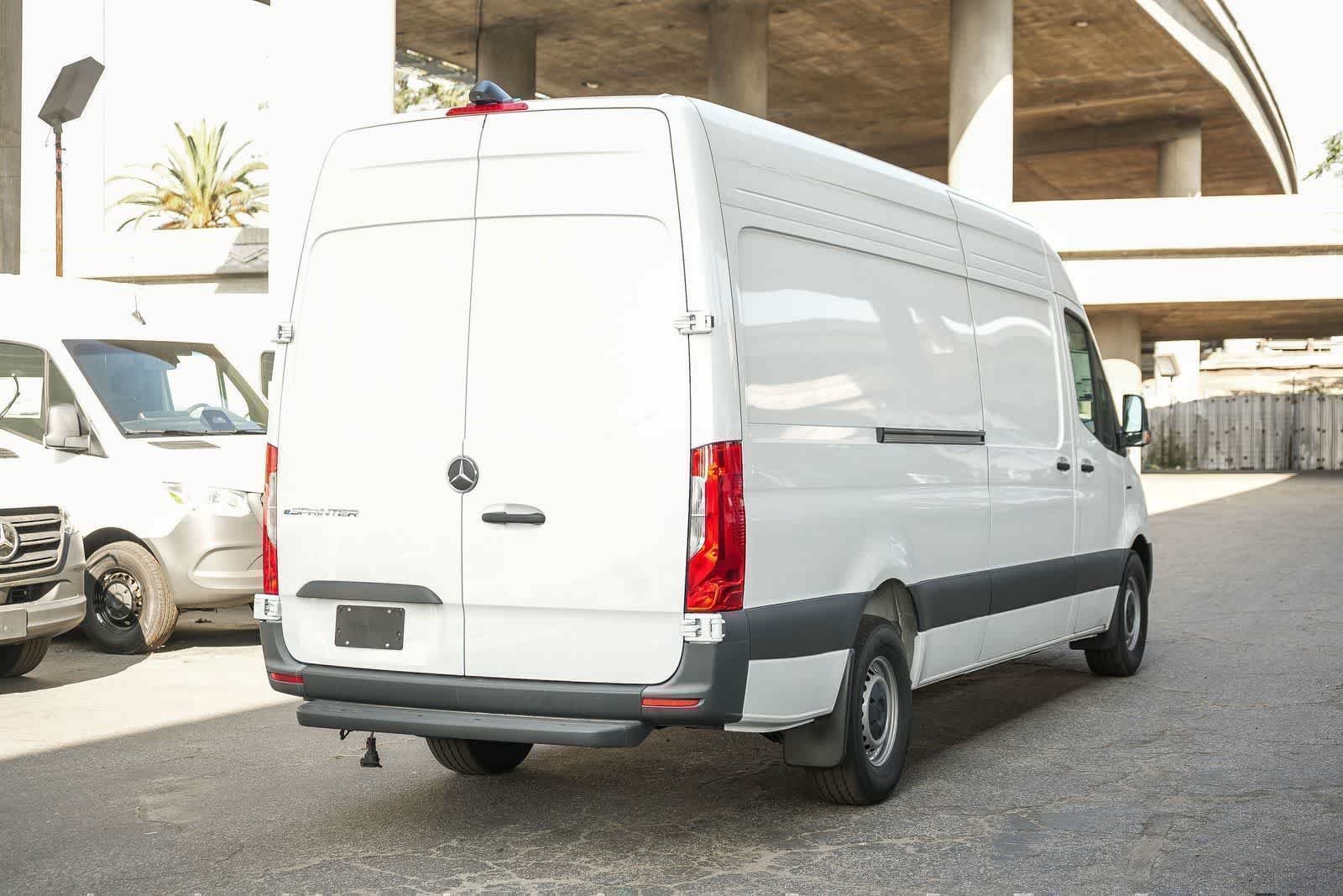 New 2025 Arctic+White Mercedes-Benz Cargo 170WB High Roof 113kW Battery RWD HO Motor image 40