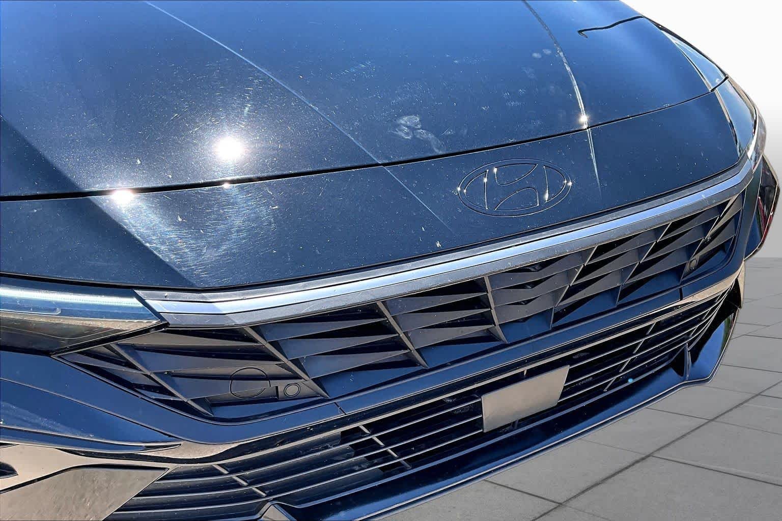 Used 2025 Abyss Black Hyundai Limited image 30