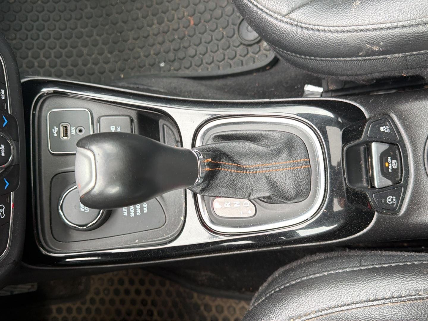 Used 2019 Pearl White Tri-Coat Jeep Limited image 21