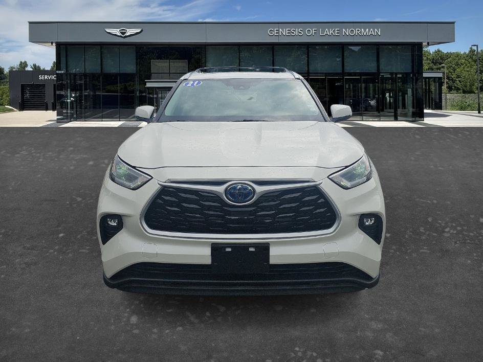 Used 2021 Blizzard Pearl Toyota Hybrid XLE image 2