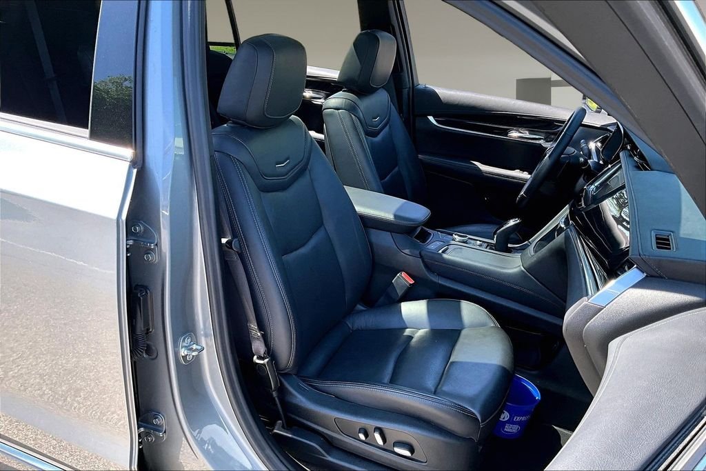 Used 2025 Silver Cadillac Premium Luxury image 7