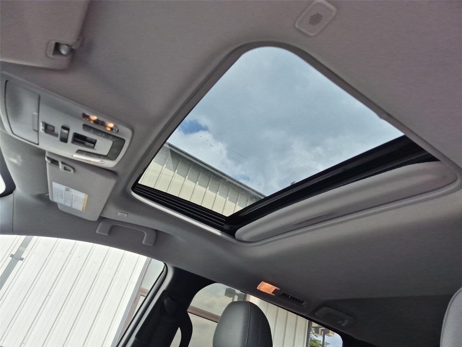 Used 2026 Wind Chill Pearl Toyota XLE image 31