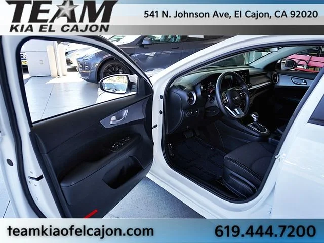 Used 2024 White Kia LXS image 33