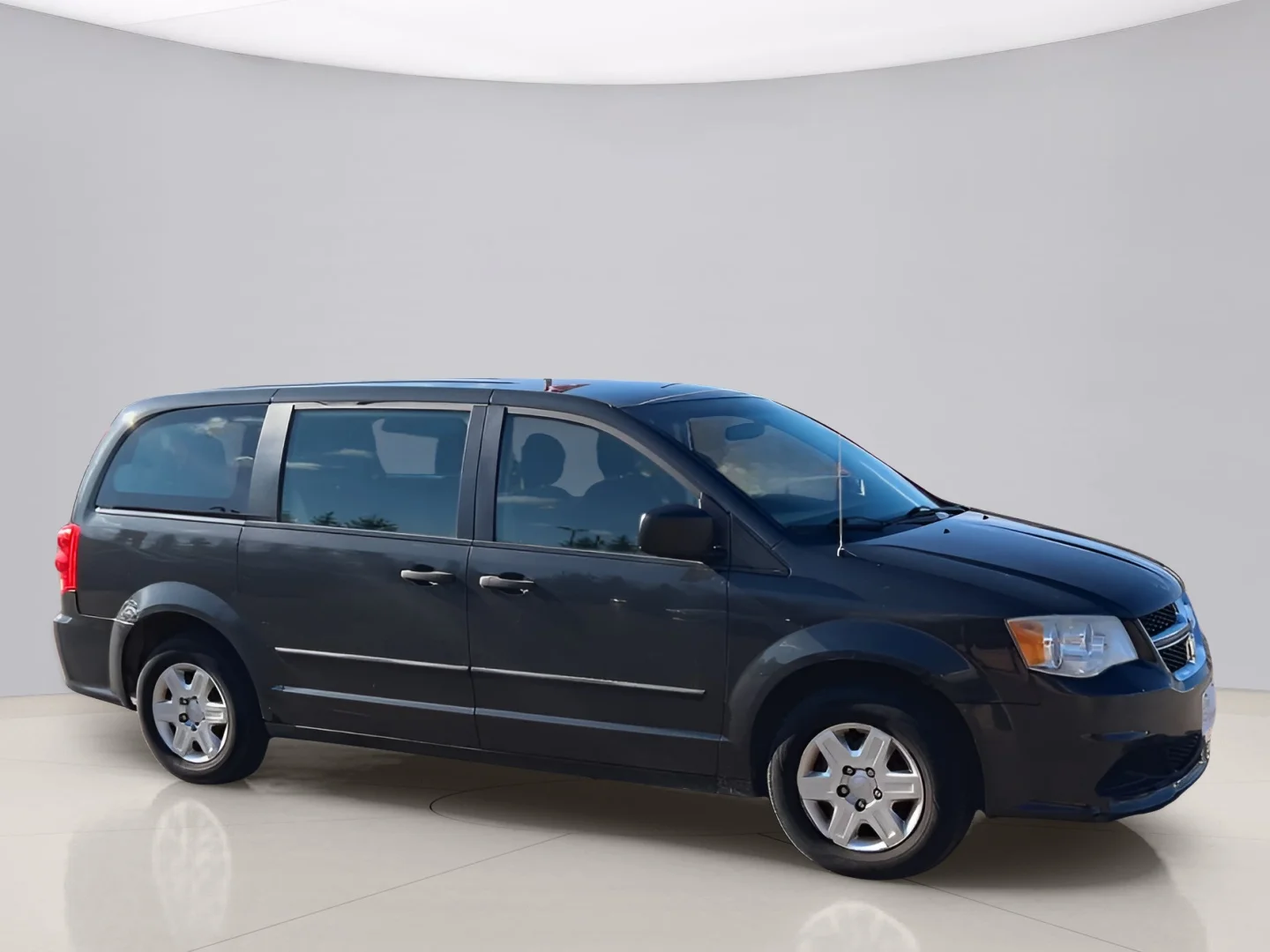 Used 2012 Gray Dodge SE image 4