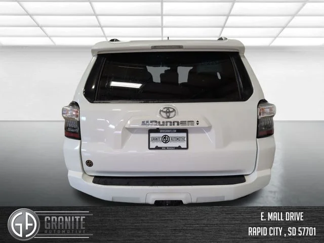 Used 2022 White Toyota SR5 image 5