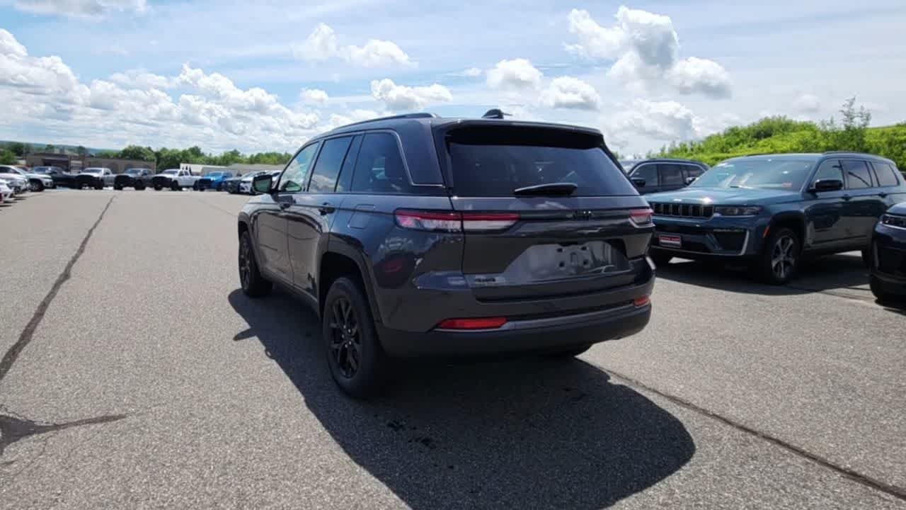 New 2026 Baltic Gray Metallic Clear-Coat Exterior Paint Jeep Laredo Altitude image 7