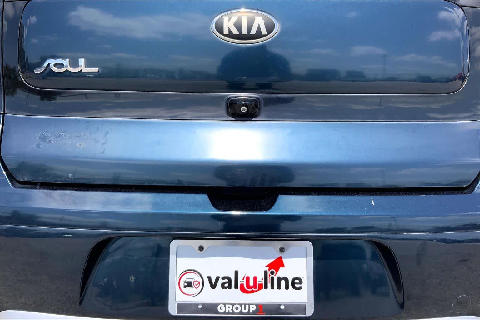 Used 2018 Mysterious Blue Kia + image 10