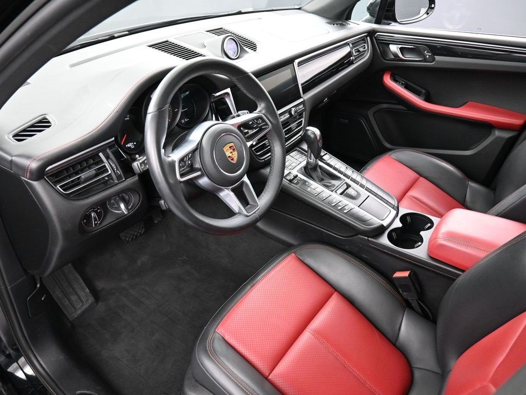 2021 Porsche Macan Base photo 2