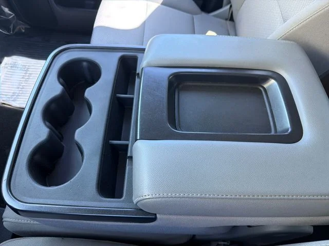 Used 2015 White GMC Base image 36
