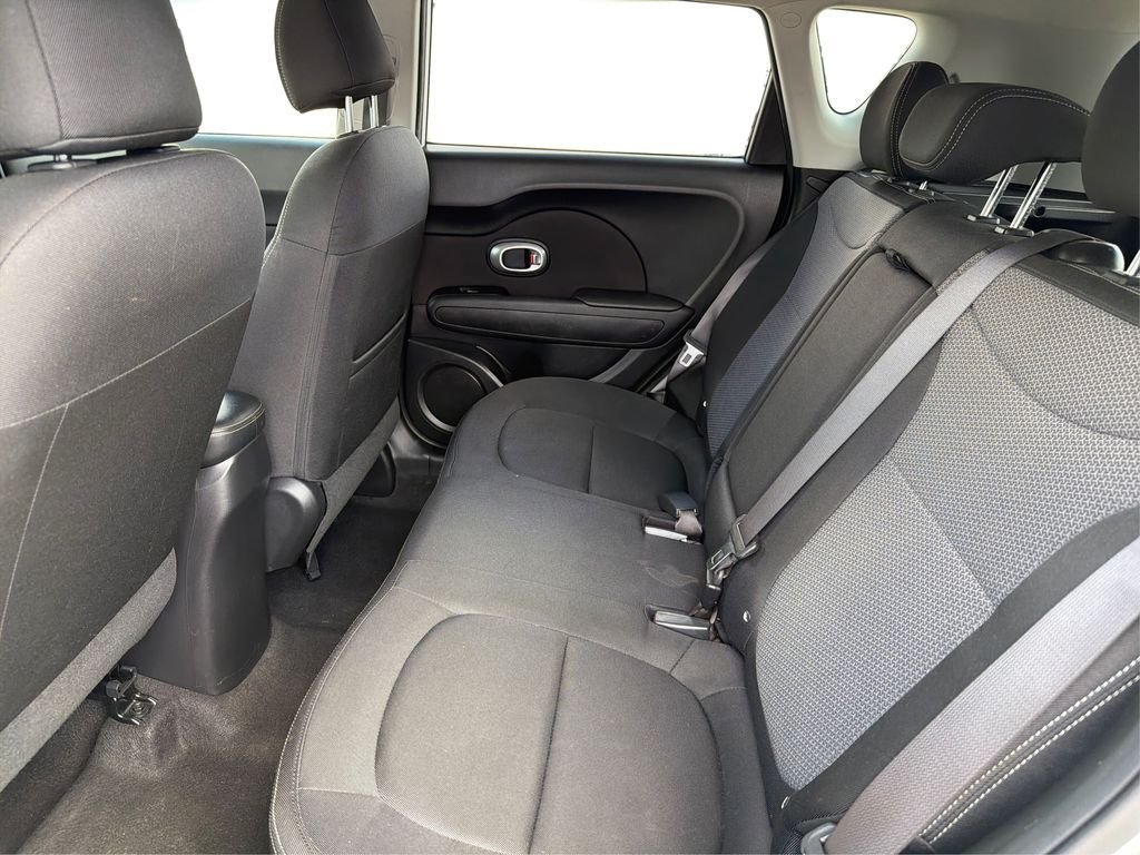Used 2019 Clear White Kia + image 11