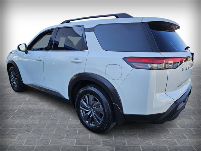 2022 Nissan Pathfinder SV LE photo 4