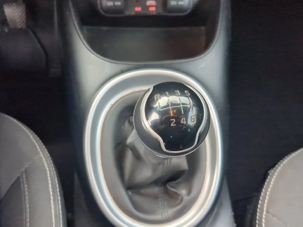 Used 2019 Silver Kia Base image 24