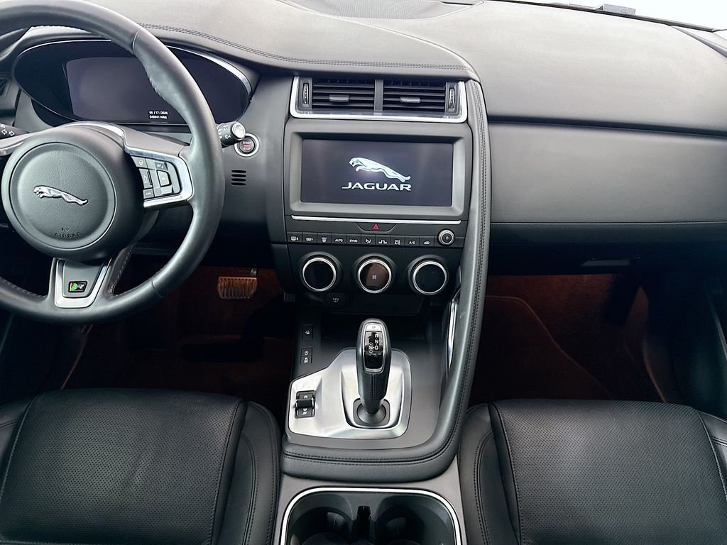 Used 2020  Jaguar SE image 14