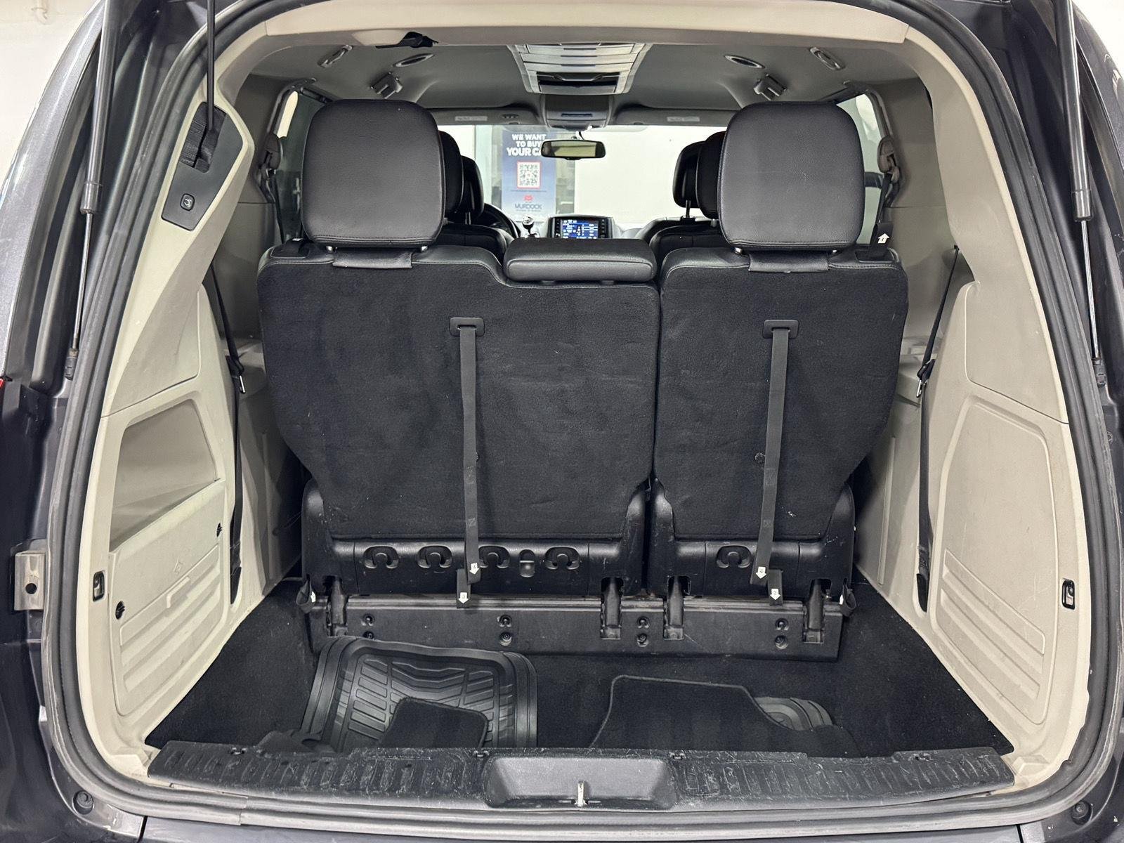 2016 Chrysler Town & Country Touring - Photo 21