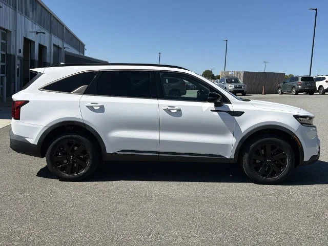 Used 2021 White Kia S image 6