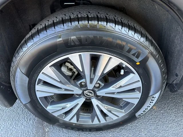 Used 2022 Black Nissan SV FWD image 17