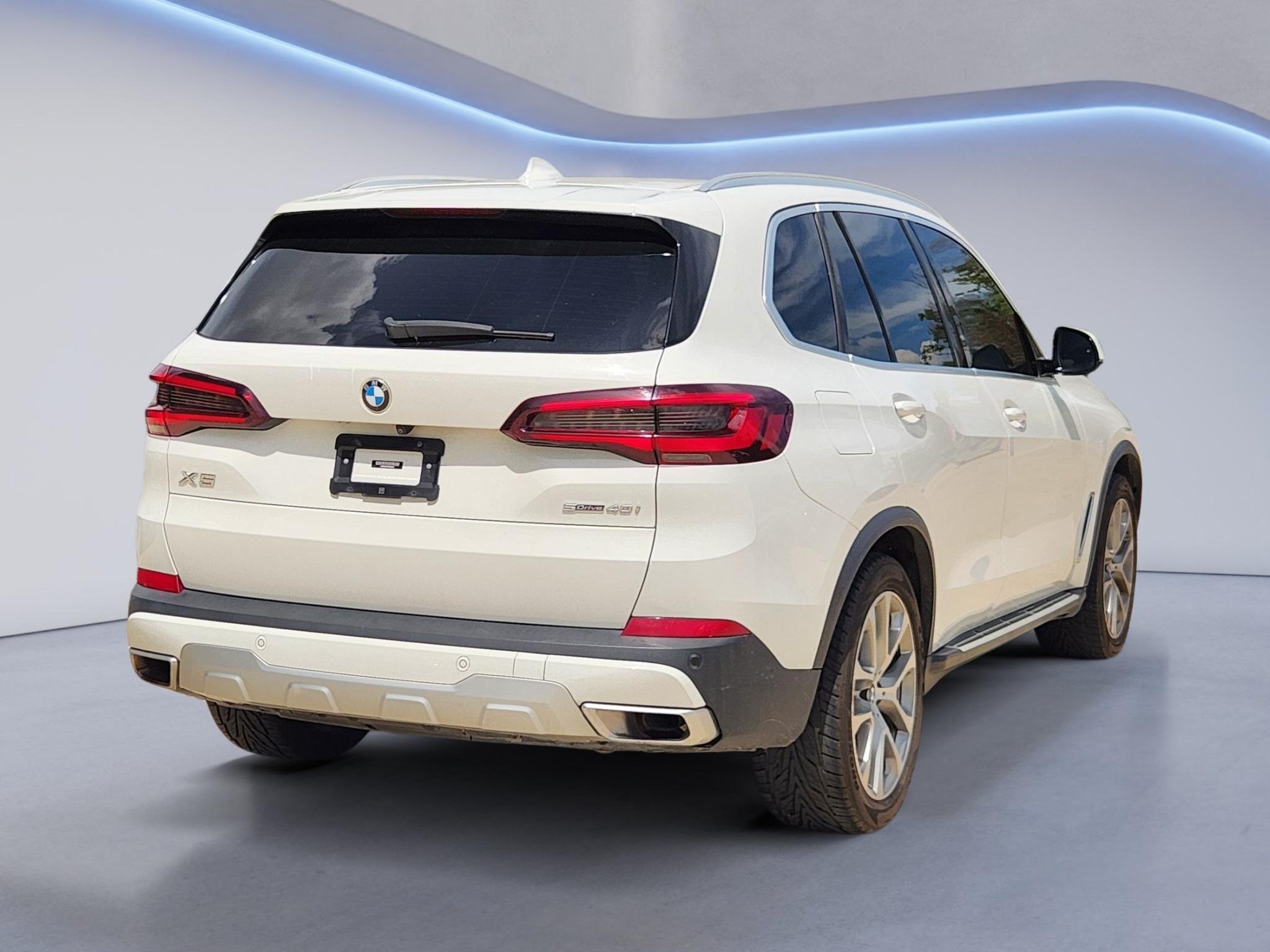Used 2023 Alpine White BMW sDrive40i image 8