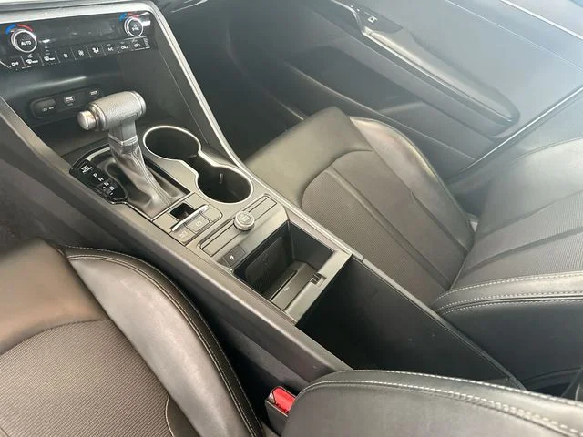 Used 2023 White Pearl Kia GT-Line image 24