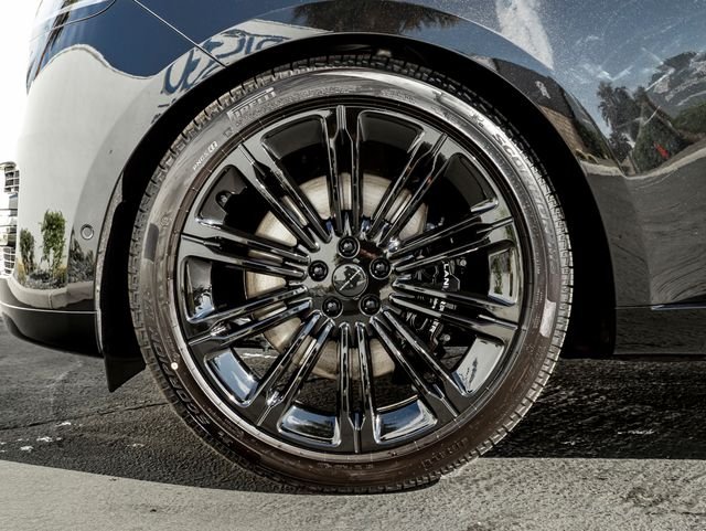 New 2026 Santorini Black Land Rover SE image 11