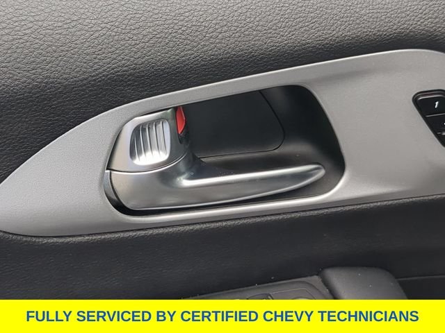 Used 2025 White Chrysler Limited image 22