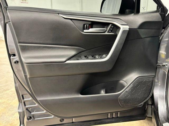 Used 2024 MAGNETIC GRAY MET. Toyota  image 17