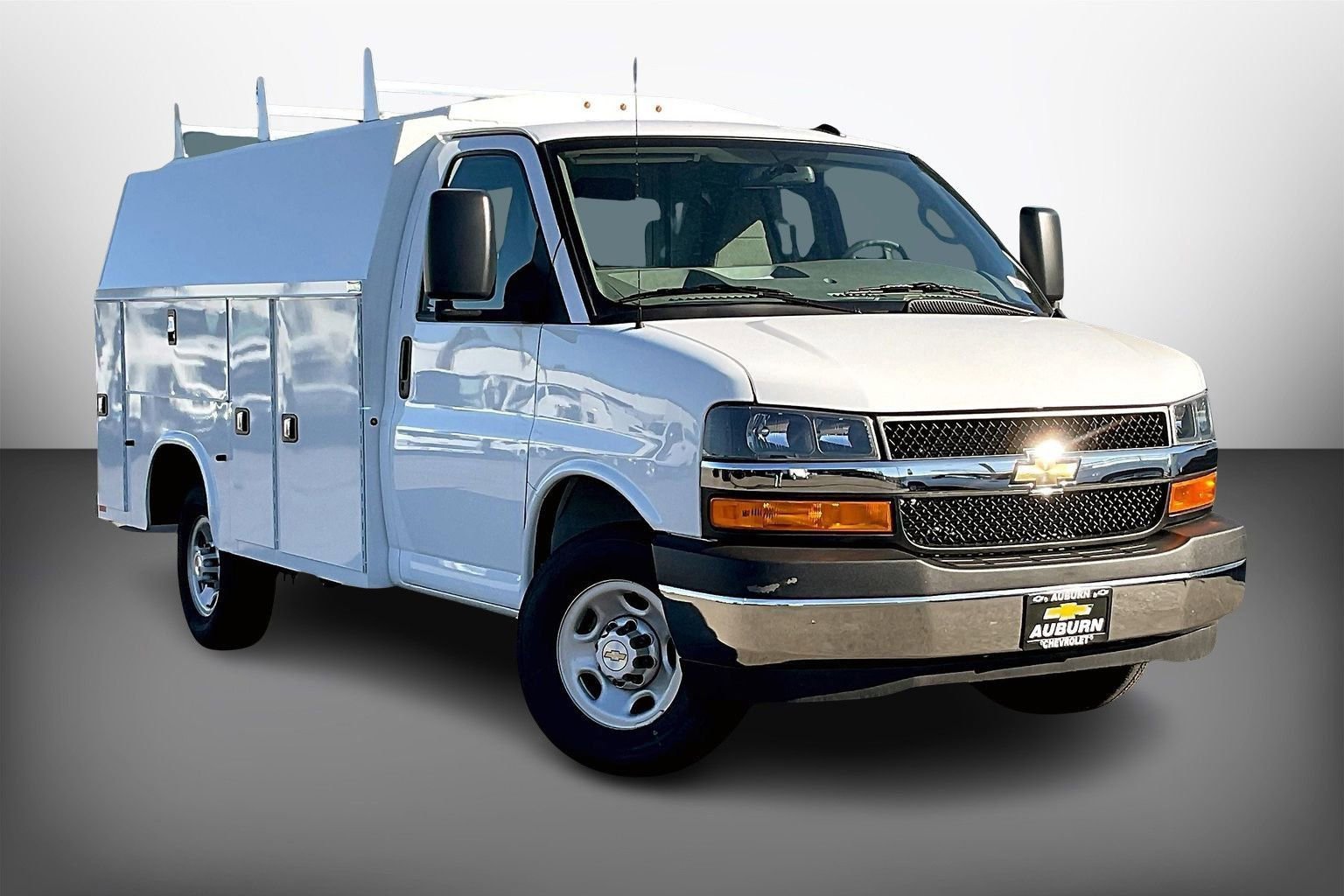 Summit White 2024 Chevrolet Express Chassis 3500 Cutaway 139 Van Rear-Wheel Drive 8-Speed Automatic