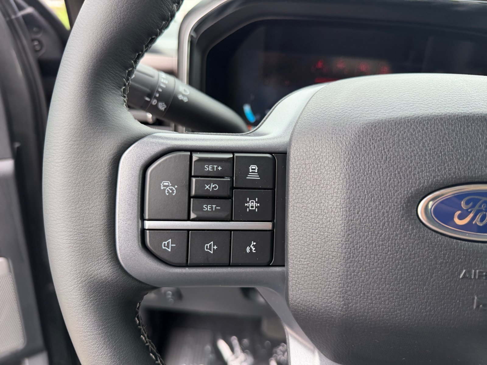 New 2026 Carbonized Gray Metallic Ford LARIAT image 24