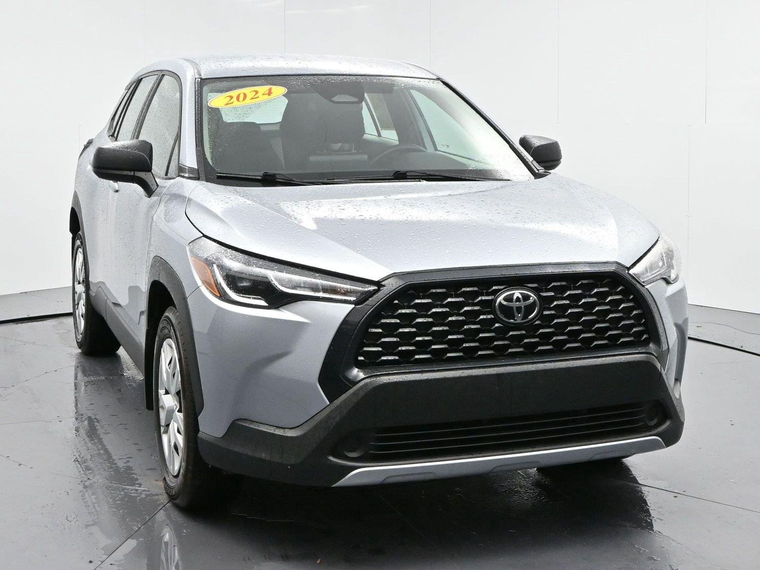 Used 2024 Sonic Silver Toyota L image 2