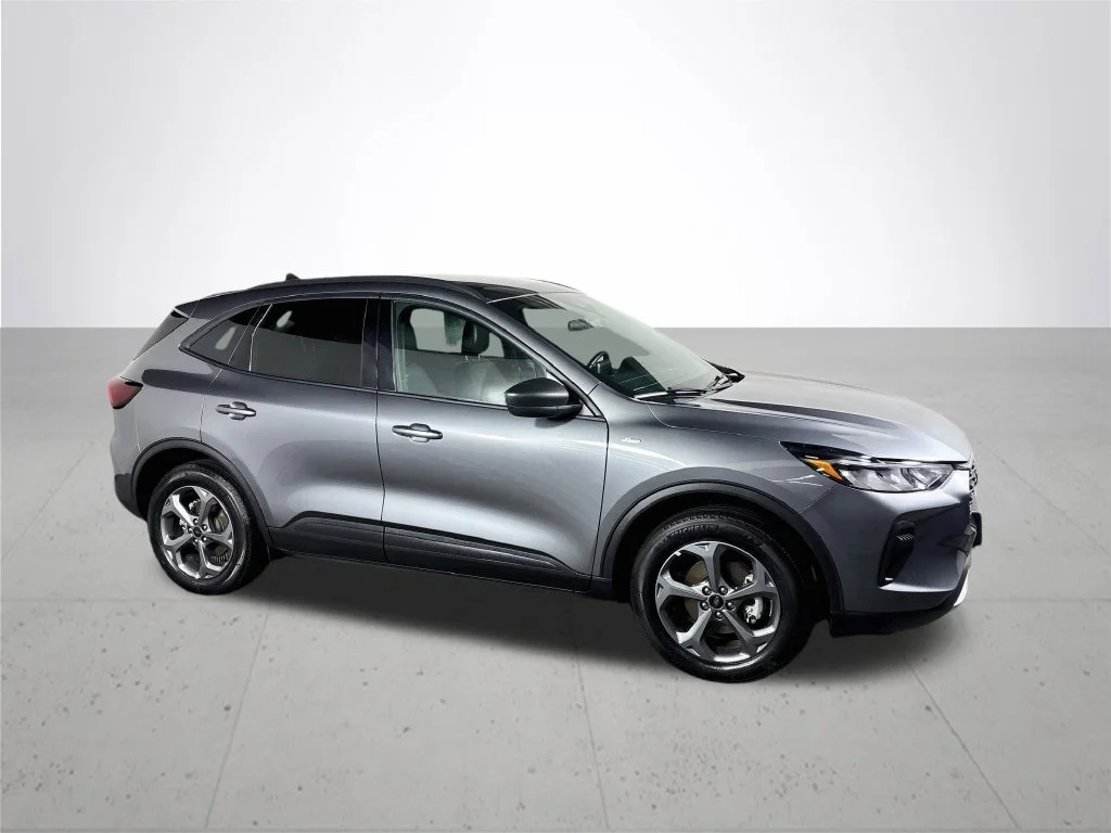 Used 2025 Gray Ford ST-Line image 4