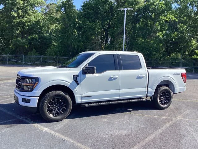 Used 2025 Oxford White Ford XLT image 3