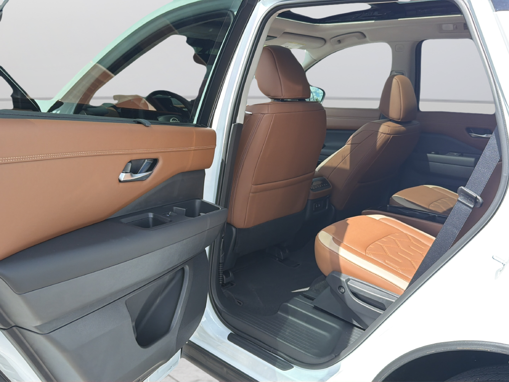 New 2026 White Nissan Platinum image 31