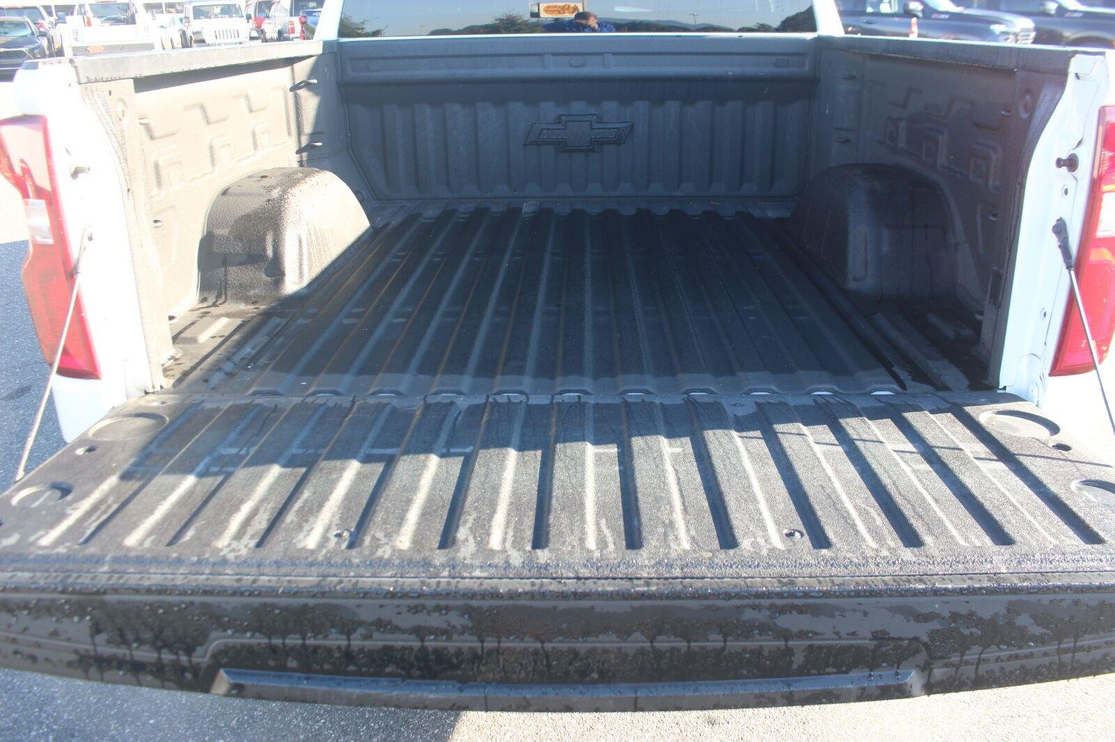 Used 2022 SUMMIT WHITE Chevrolet RST image 13