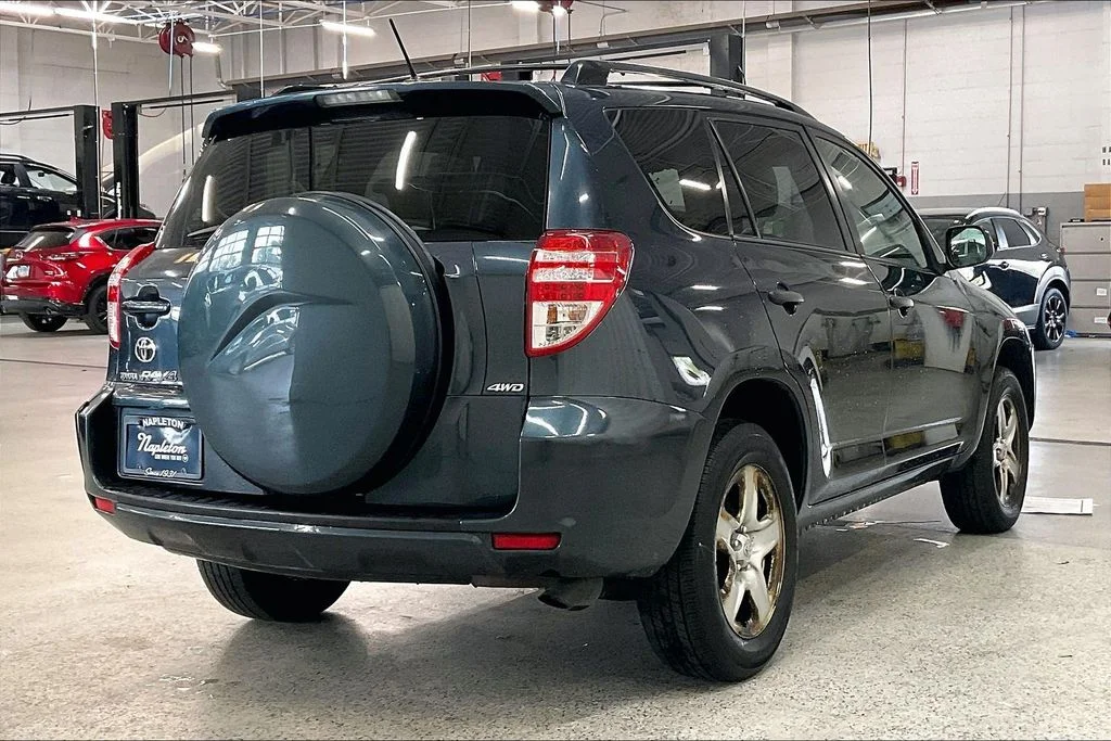 Used 2009 Green Toyota Base image 13