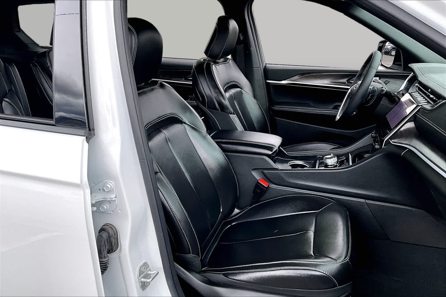 Used 2025 Bright White Clearcoat Jeep Limited image 8