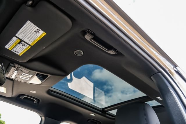 2025 Land Rover Defender 5