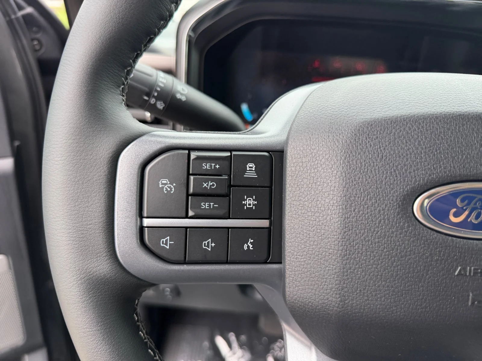 New 2026 Carbonized Gray Metallic Ford LARIAT image 24