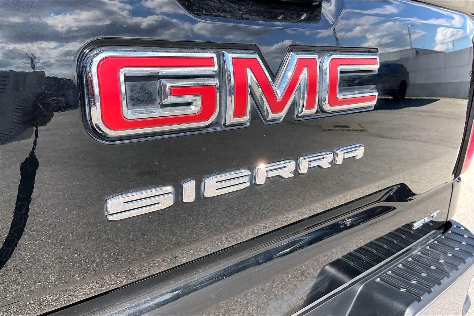 Used 2023 Onyx Black GMC SLT image 31