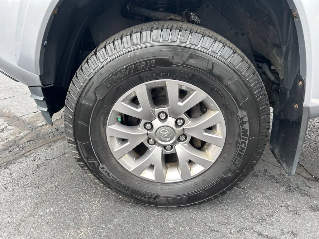 Used 2017 Silver Toyota SR5 image 28