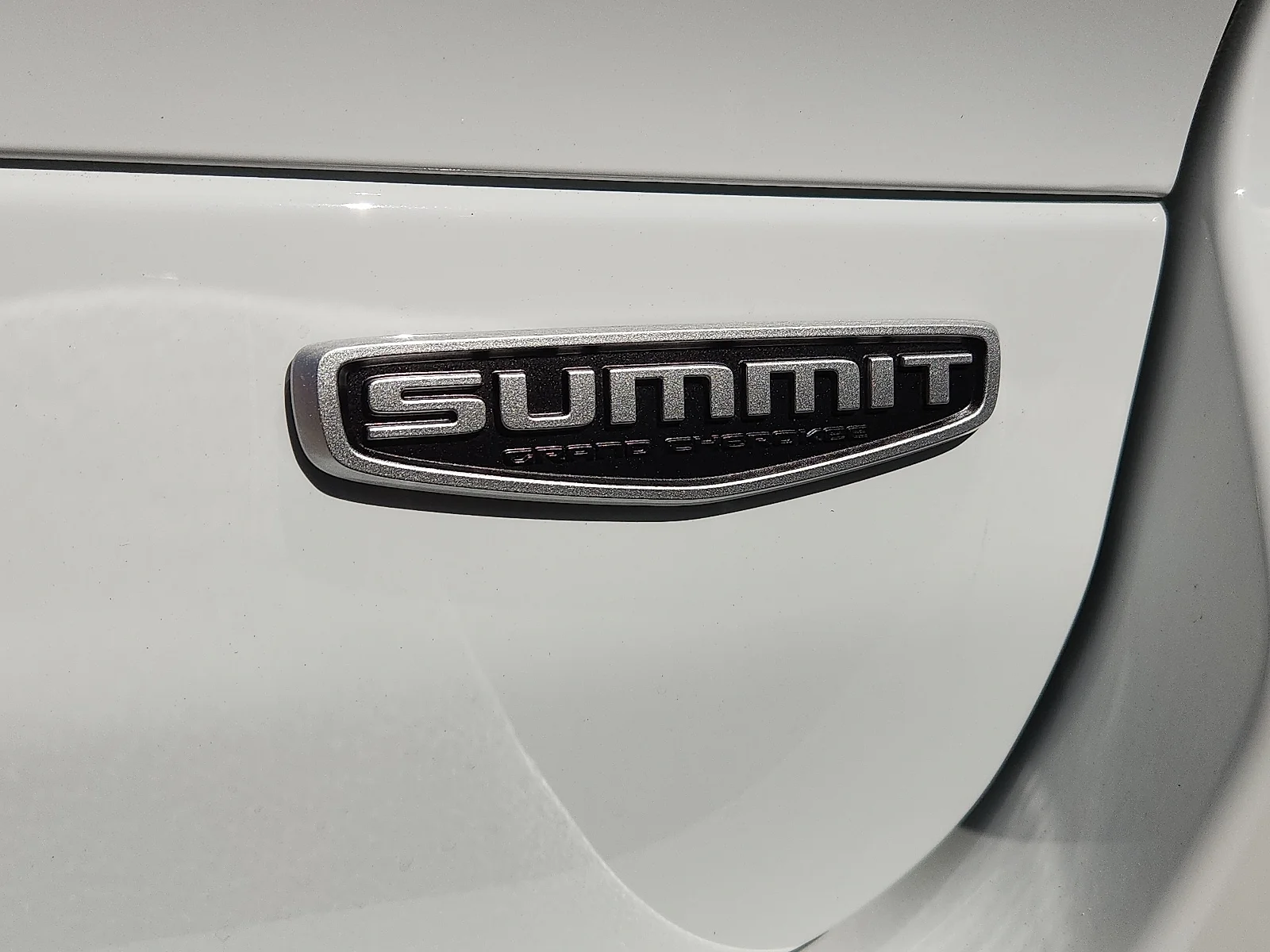New 2027 Bright White Clear-Coat Paint Jeep L SUMMIT 4X4 image 7