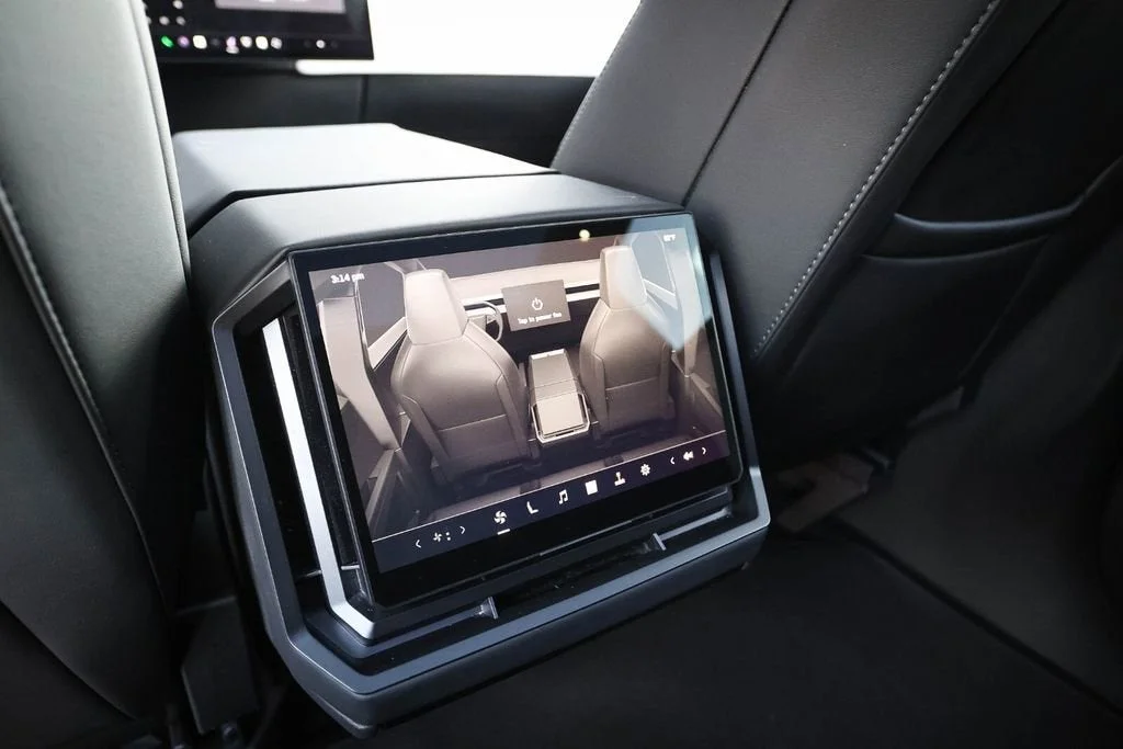 2024 Tesla Cybertruck Base - Photo 39