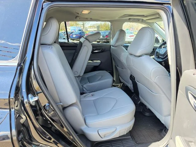 2023 Toyota Highlander XLE - Photo 14