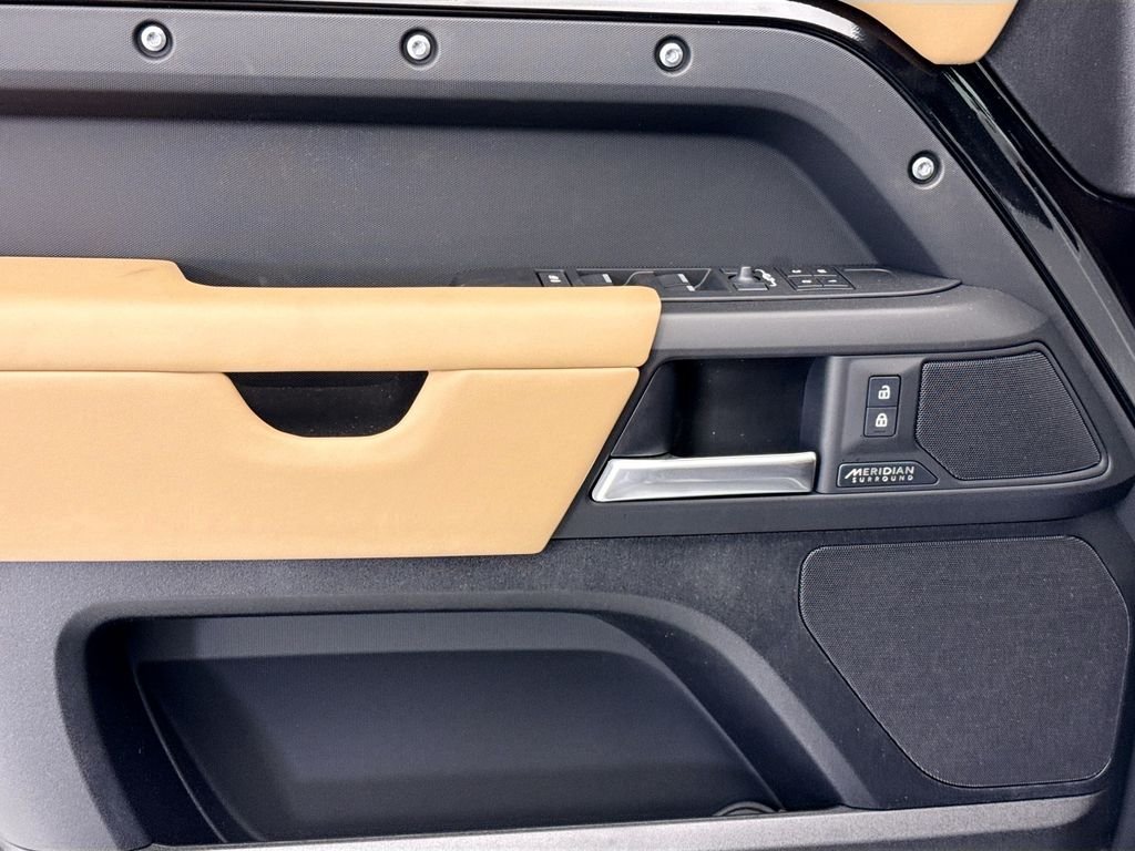 New 2026 Santorini Black Land Rover X-Dynamic SE image 22