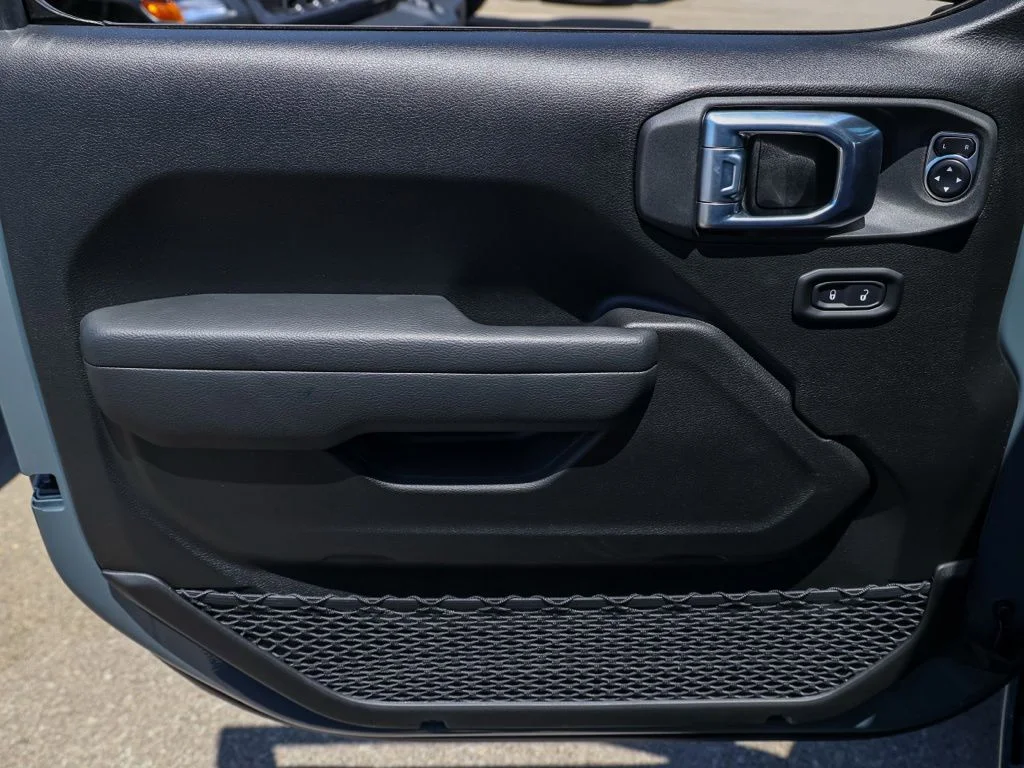 New 2026 Anvil Clear-Coat Exterior Paint Jeep Sport S image 22