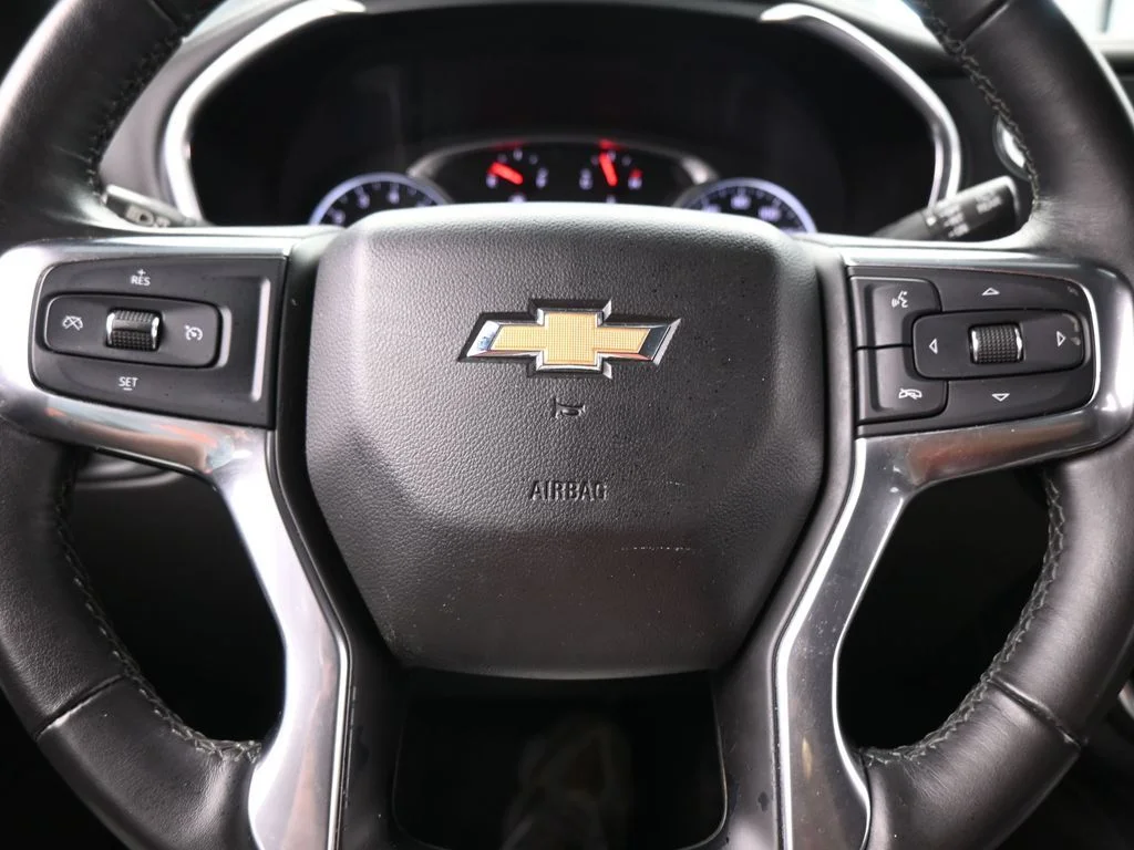 Used 2019 Silver Ice Metallic Chevrolet L image 23