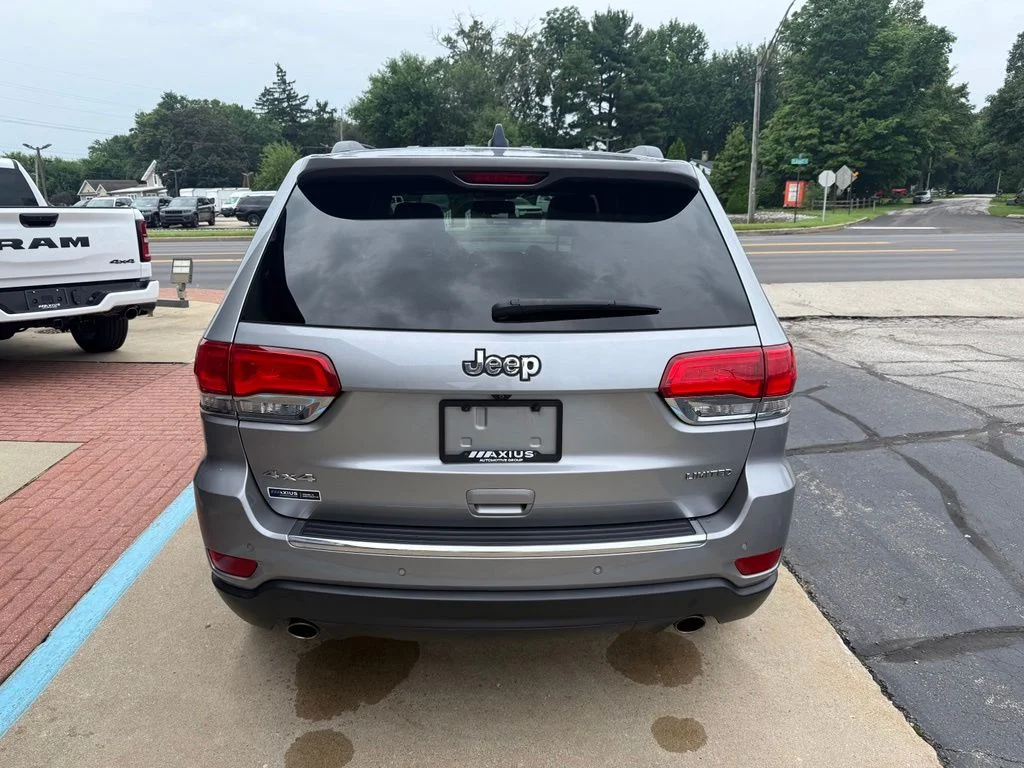 Used 2014 Silver Jeep Limited image 10