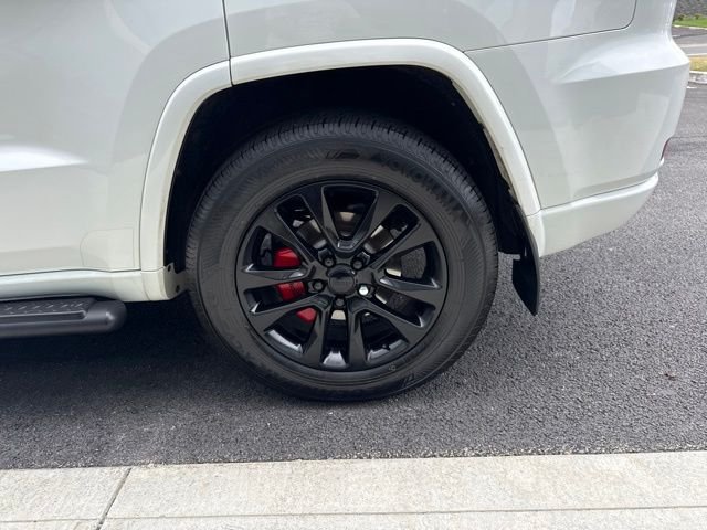 Used 2019 White Jeep Altitude image 10