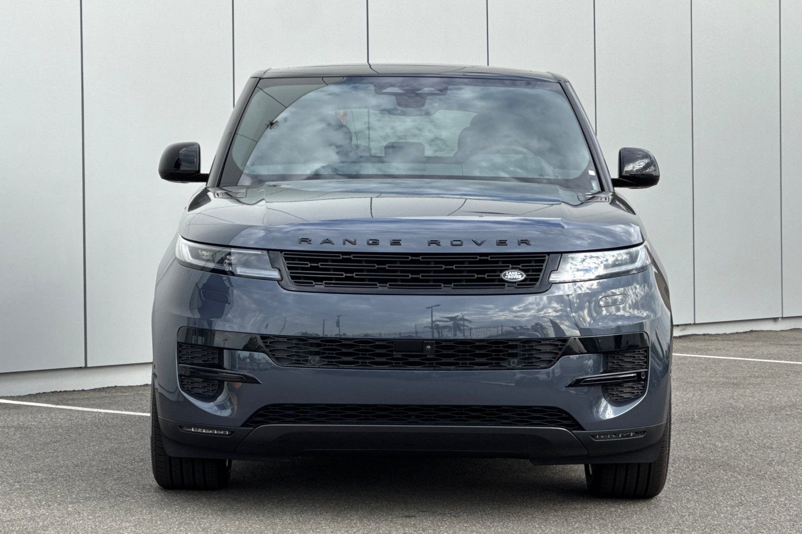 New 2026 Varesine Blue Land Rover SE image 8