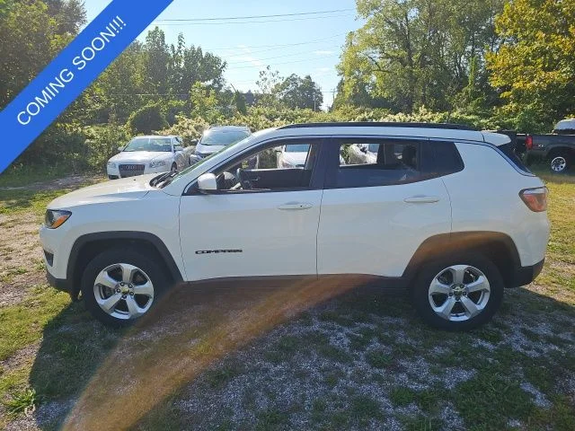 Used 2017 White Jeep Latitude image 7