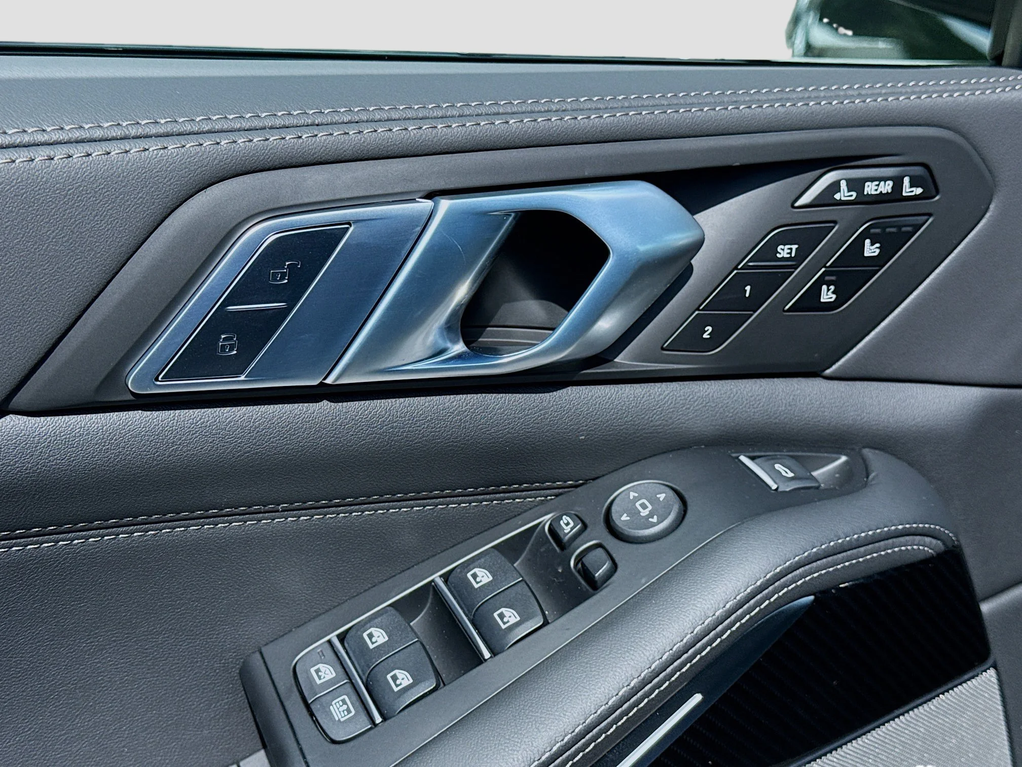 New 2027 Black Sapphire Metallic BMW M60i image 24