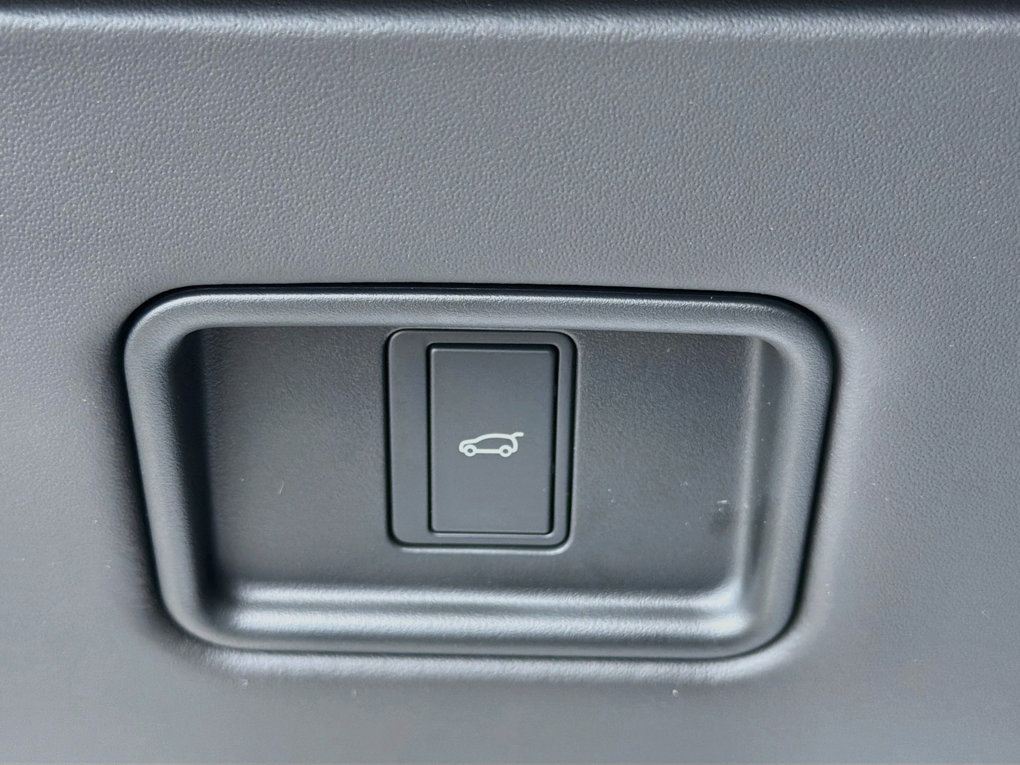 New 2027 Fuji White Land Rover Dynamic SE image 34